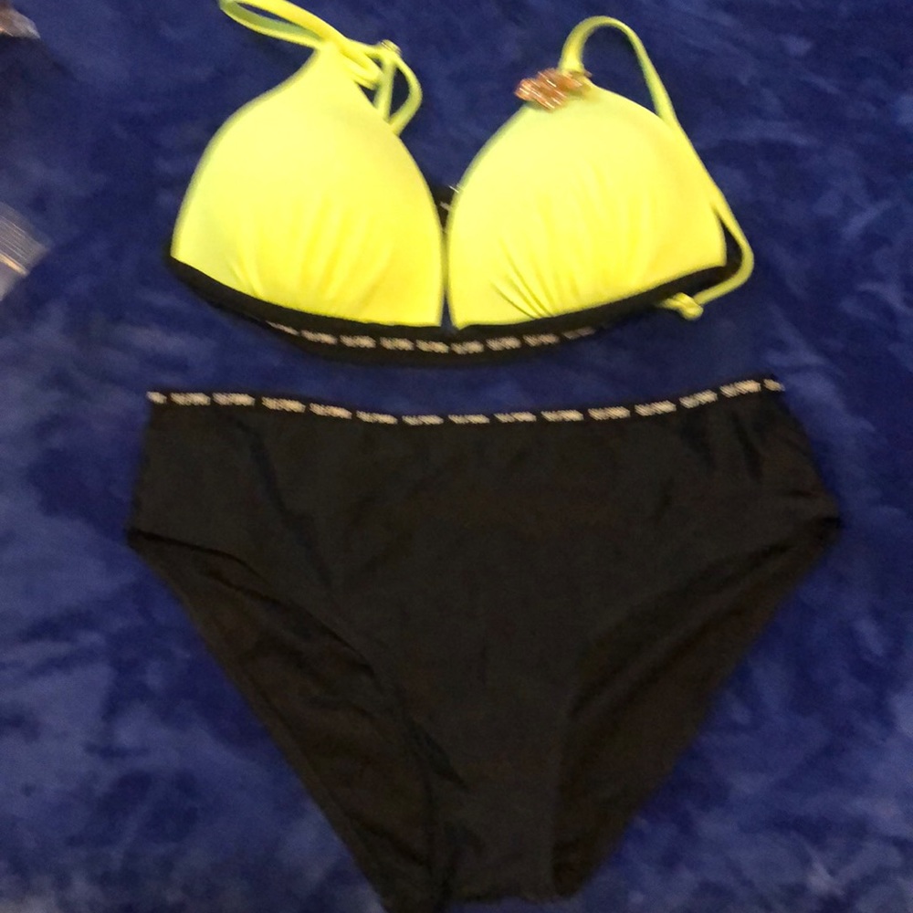 Nice Lycra swim set ..in mint condition!!!